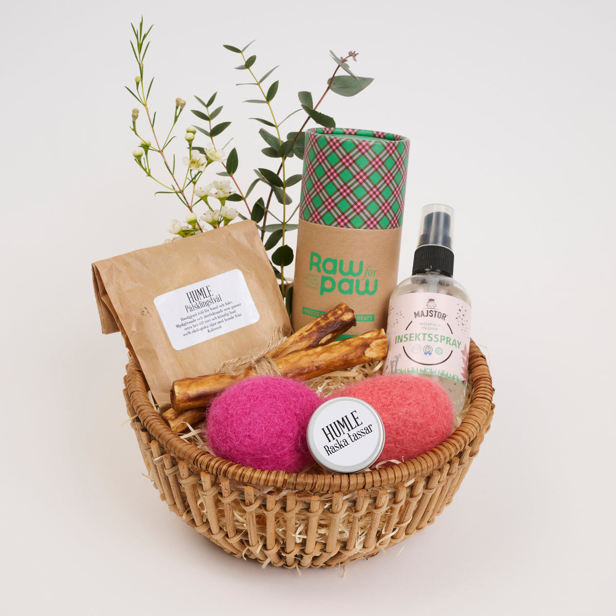 PAMPERED PAW GIFT BASKET