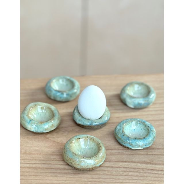 Ceramic egg cup holder
